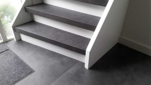 e567cc53638ae704b23865cfdafed348_f1248-1 Traprenovatie PVC, inclusief stootbord (wit gegrond) en profiel