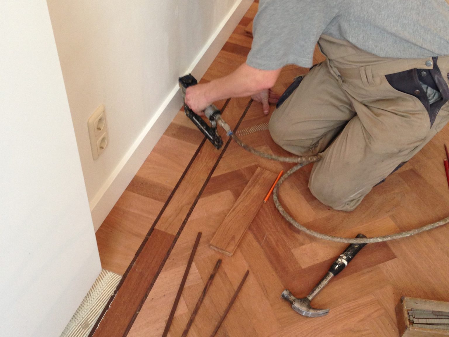 roy-parketspecialisten-hero Budget Lamelparket Eiken Rustiek Wit Geolied